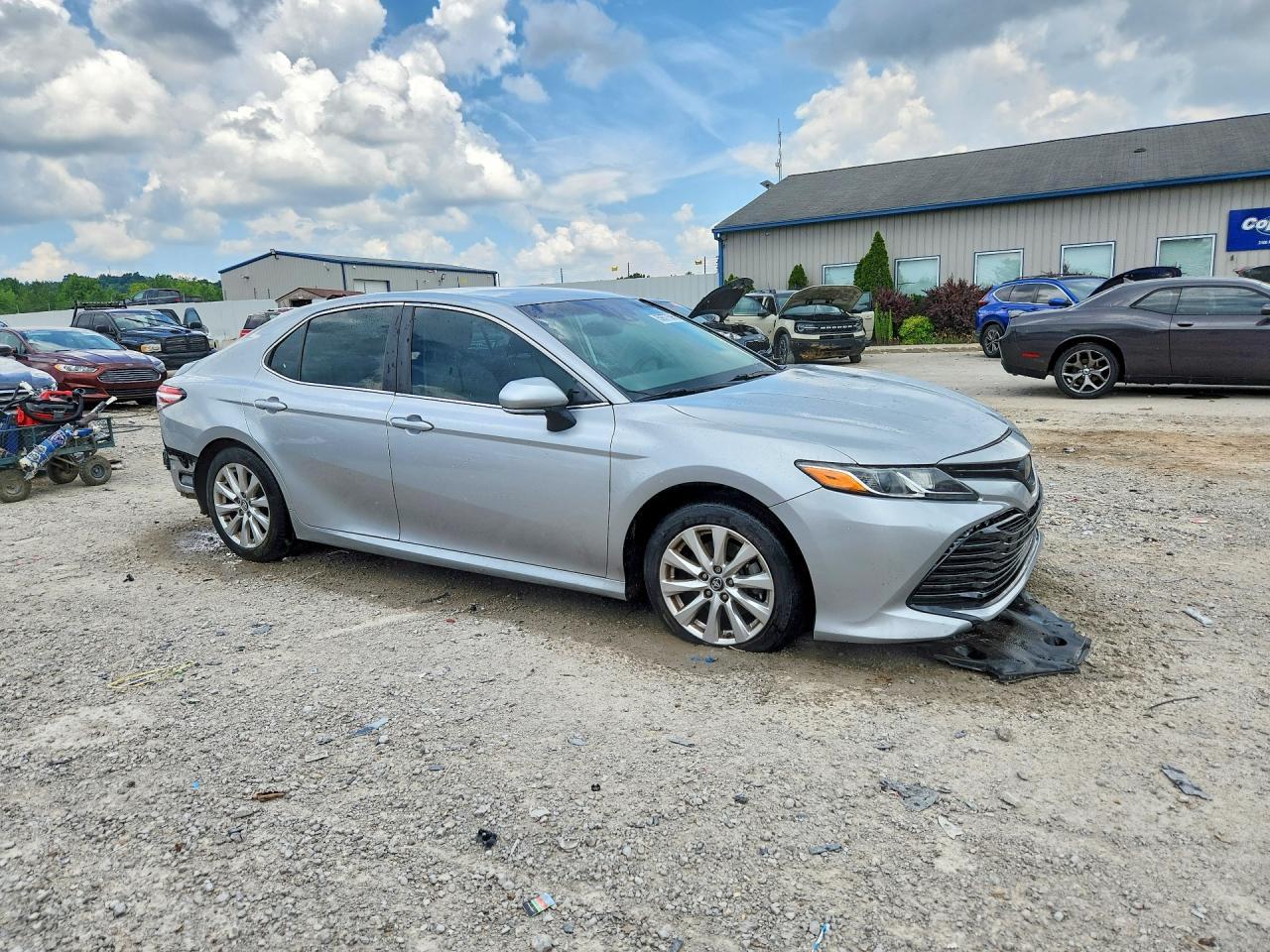 2018 Toyota Camry Le - zdjęcie 4