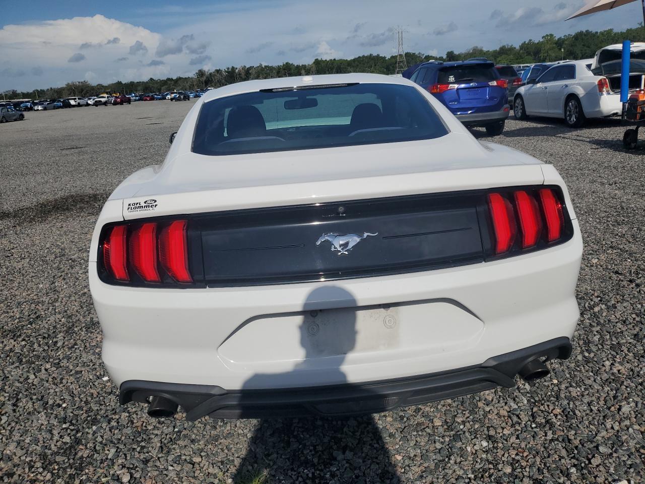 2020 Ford Mustang - zdjęcie 6