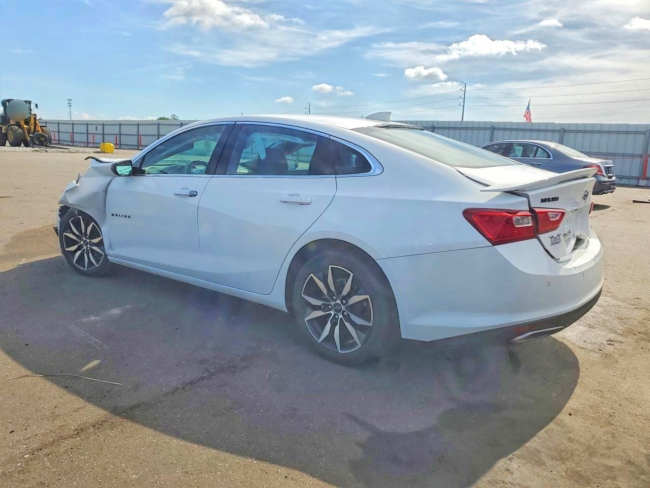 2025 Chevrolet Malibu Rs - zdjęcie 2