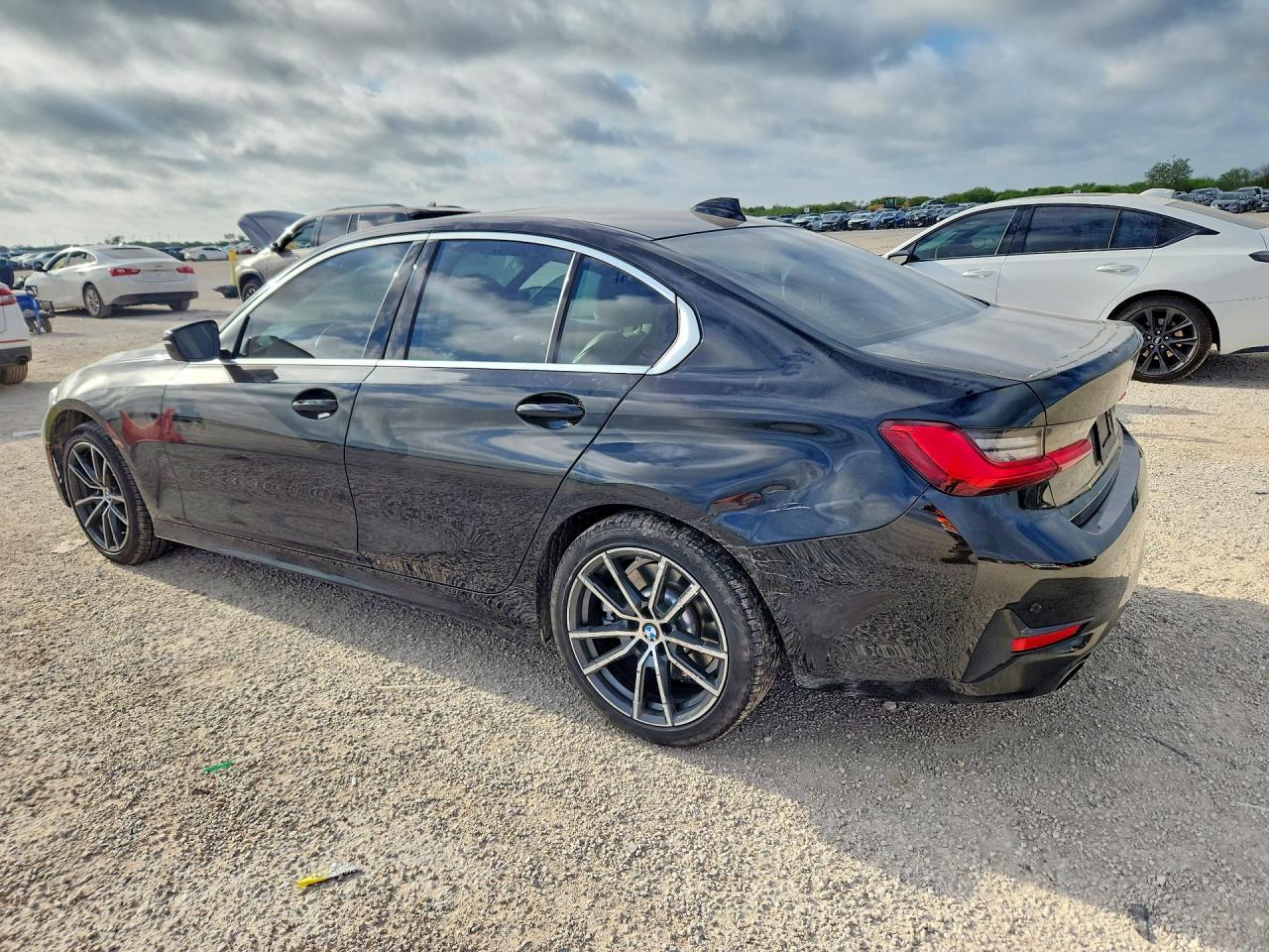 2020 BMW 330I - zdjęcie 2