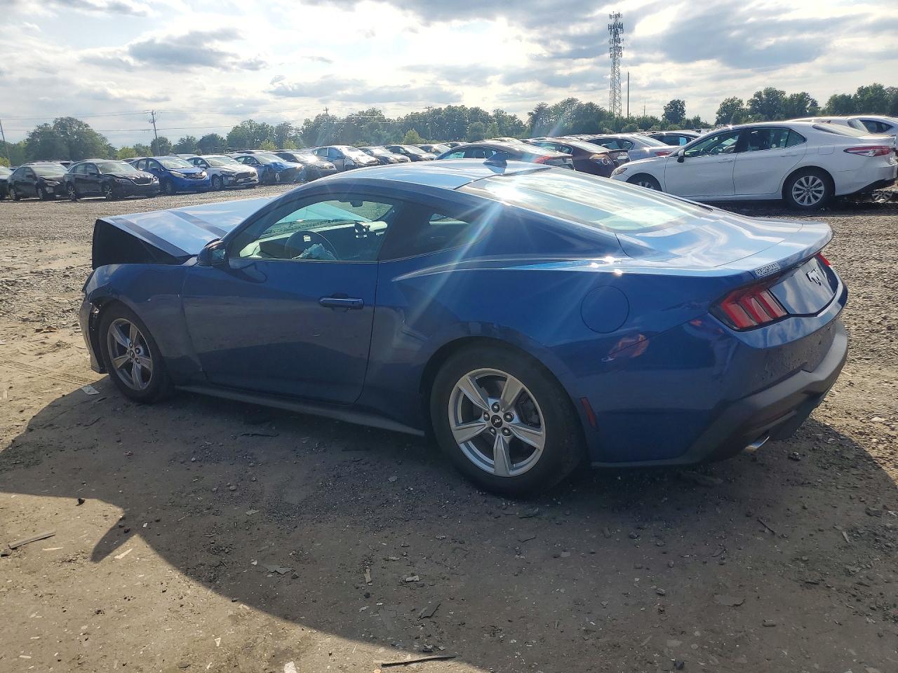 2024 Ford Mustang - zdjęcie 2