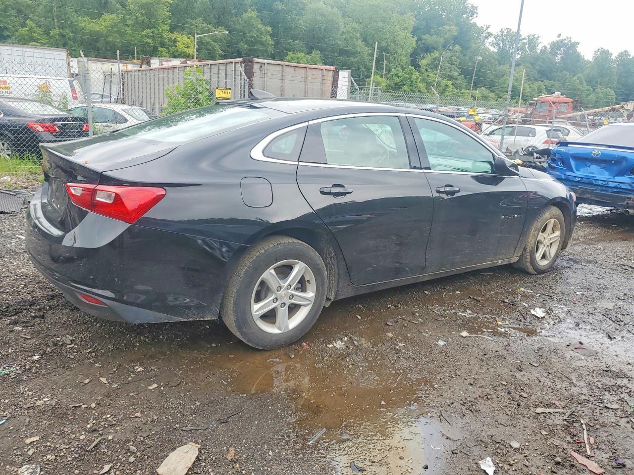 2021 Chevrolet Malibu Ls - zdjęcie 3