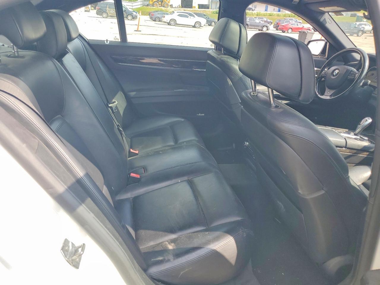 2013 BMW 750 I - zdjęcie 10
