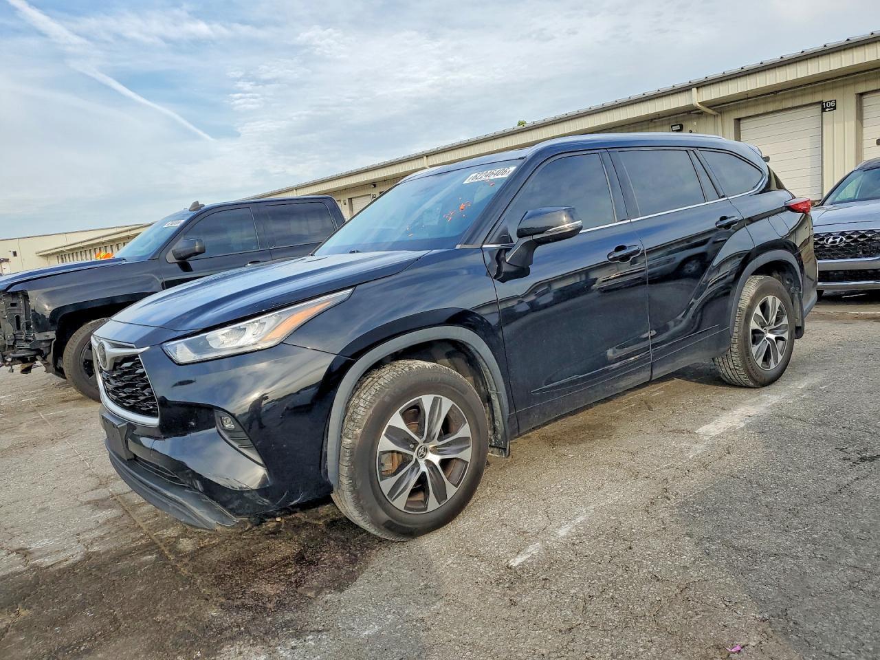 2020 Toyota Highlander Xle - zdjęcie główne