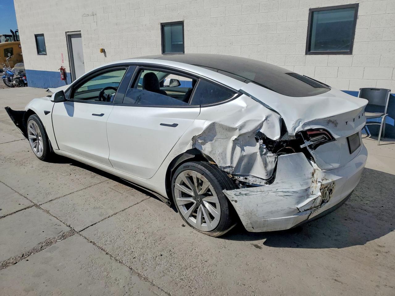 2022 Tesla Model 3 - zdjęcie 2