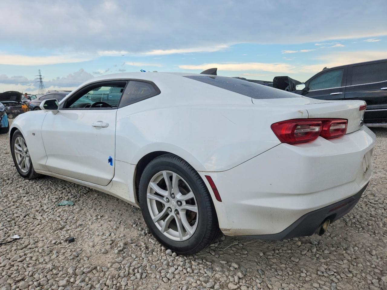 2019 Chevrolet Camaro Ls - zdjęcie 2