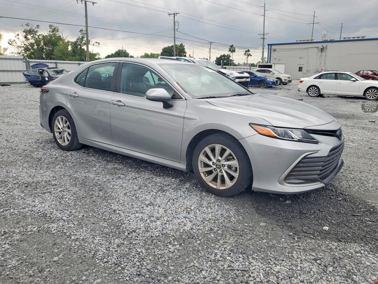 2023 Toyota Camry Le - zdjęcie 4