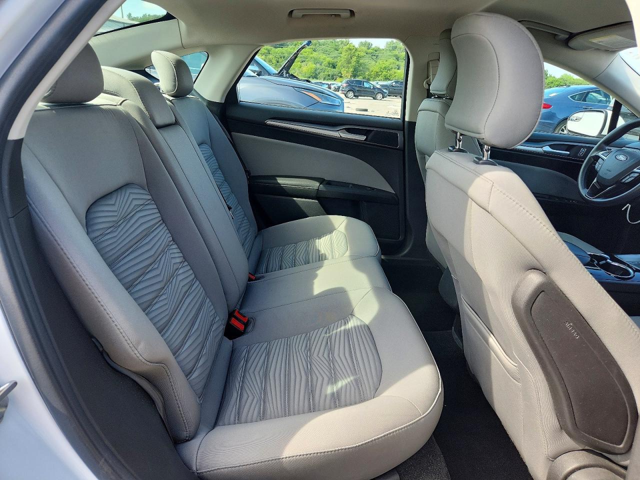 2016 Ford Fusion S - zdjęcie 10