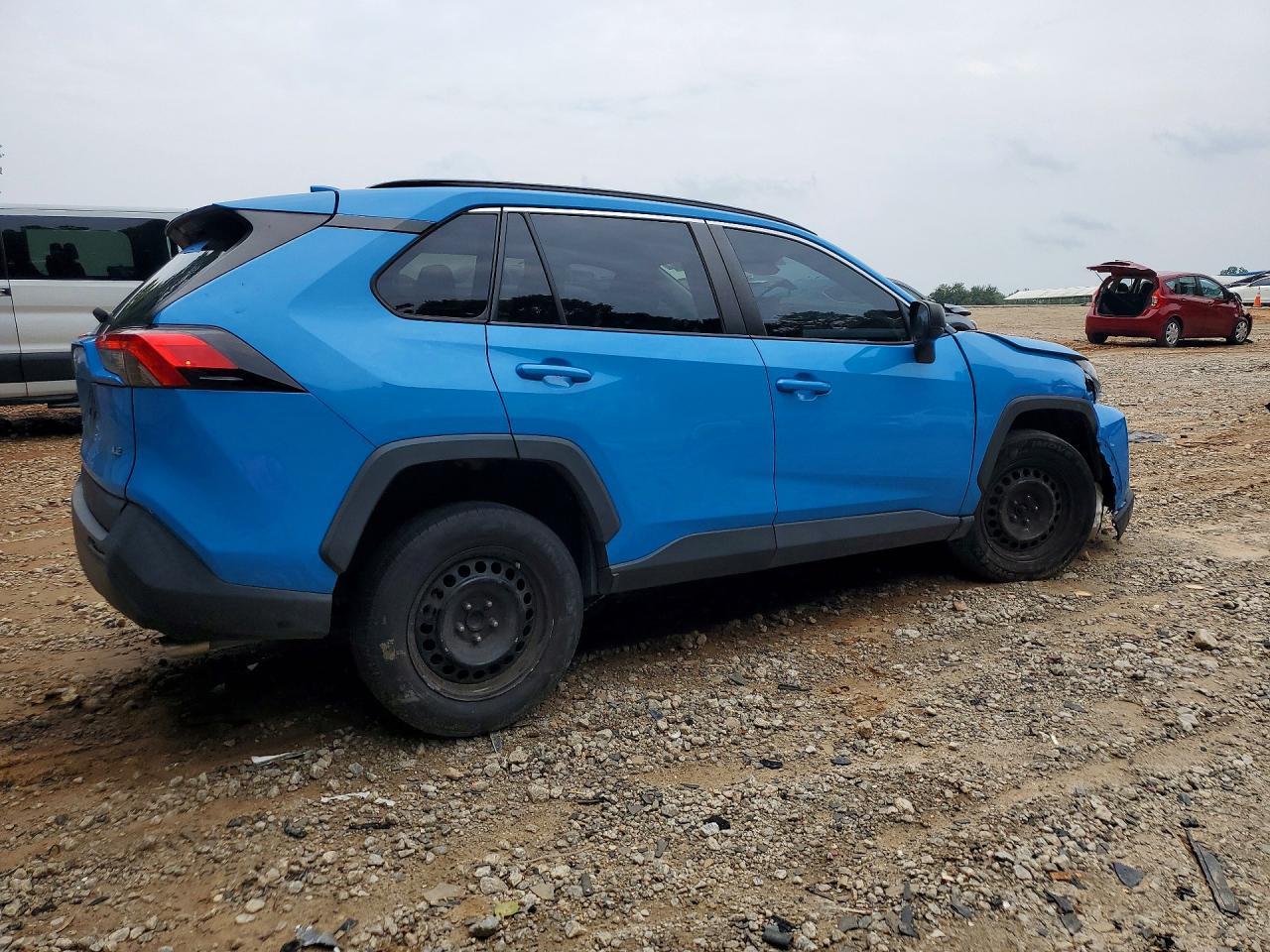 2021 Toyota Rav4 Le - zdjęcie 3