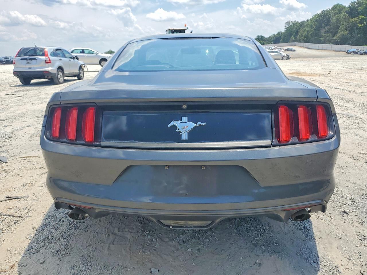 2015 Ford Mustang - zdjęcie 6