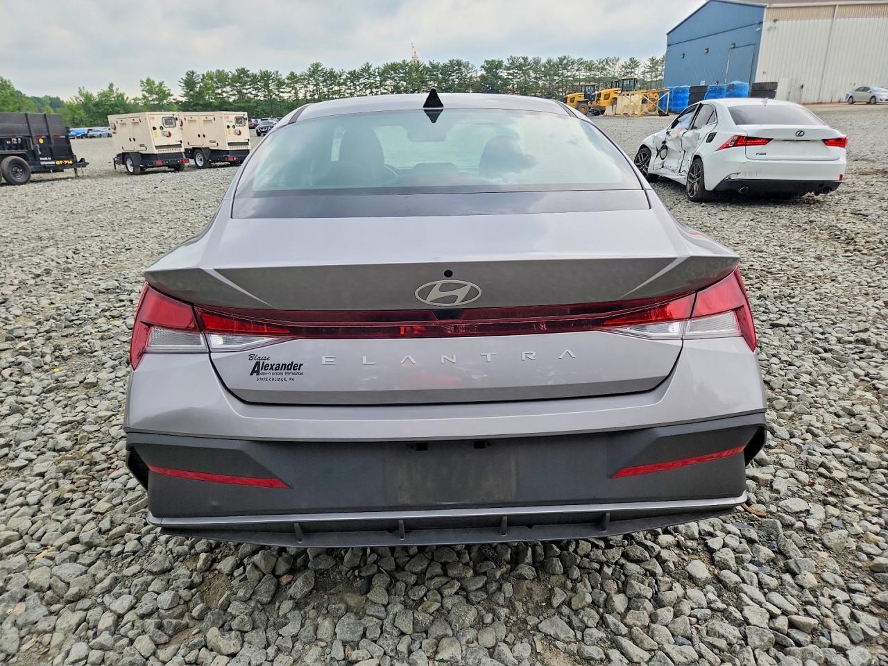 2025 Hyundai Elantra Se - zdjęcie 6