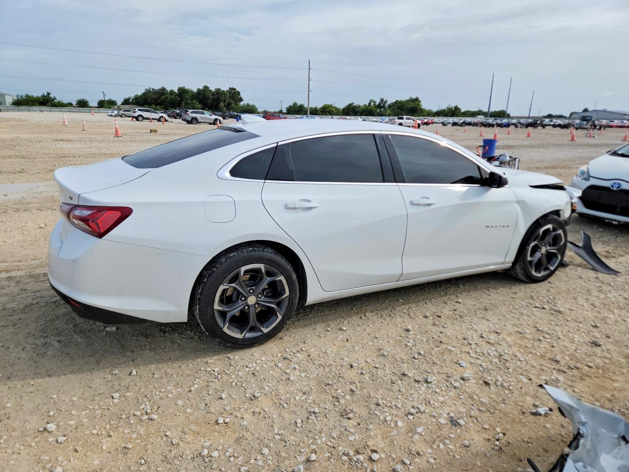 2022 Chevrolet Malibu Lt - zdjęcie 3