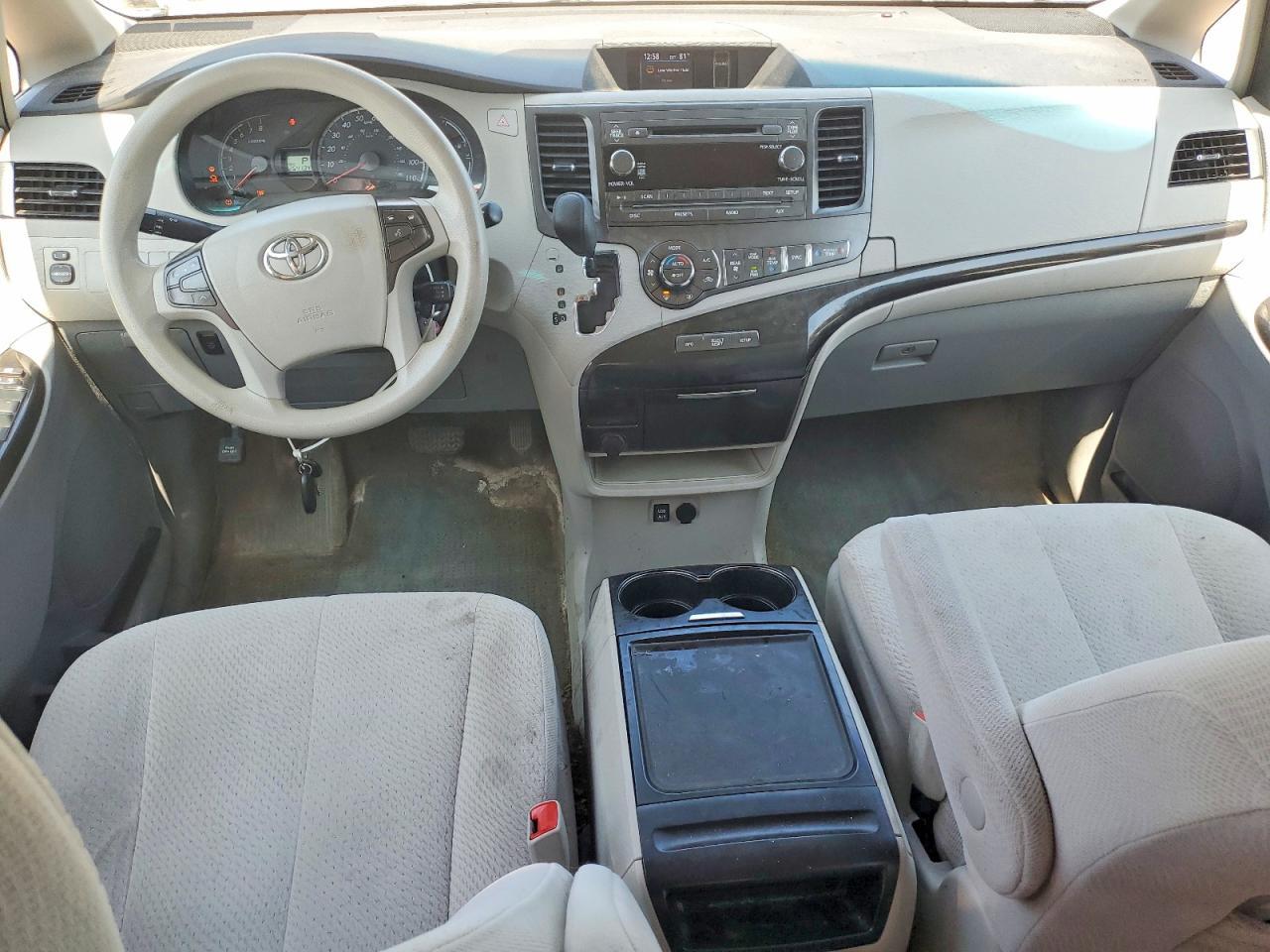 2014 Toyota Sienna Le - zdjęcie 8