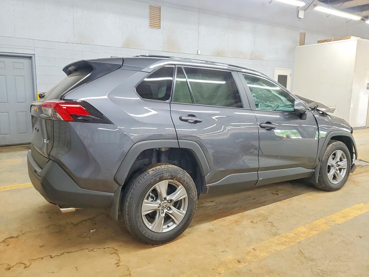 2025 Toyota Rav4 Xle - zdjęcie 3