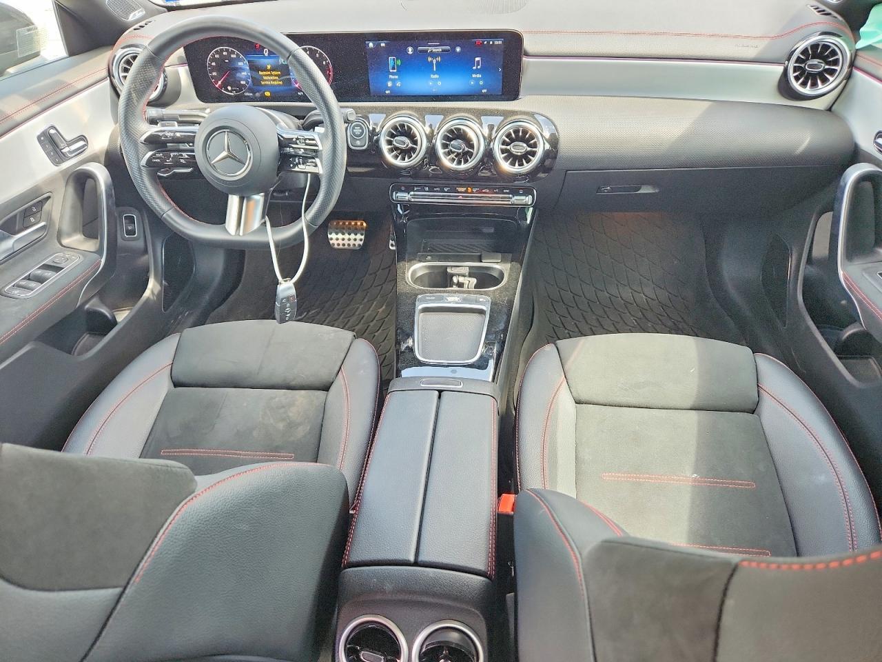 2025 Mercedes-Benz Cla 250 - zdjęcie 8