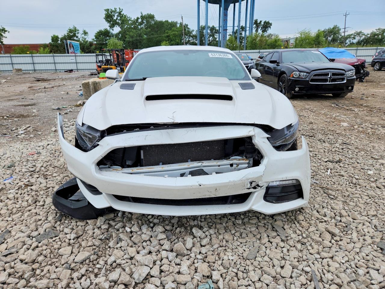2017 Ford Mustang - zdjęcie 5