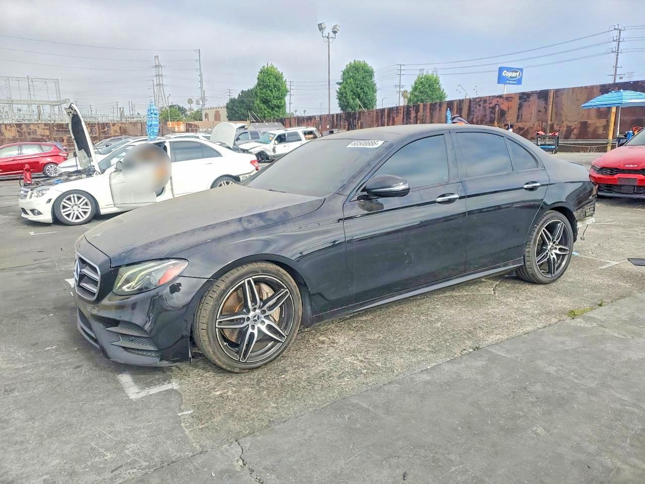 2019 Mercedes-Benz E 300 - zdjęcie główne
