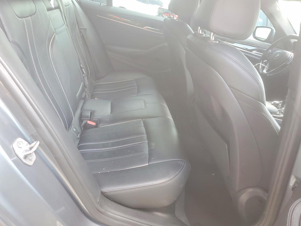 2017 BMW Seria 5 530i - zdjęcie 10