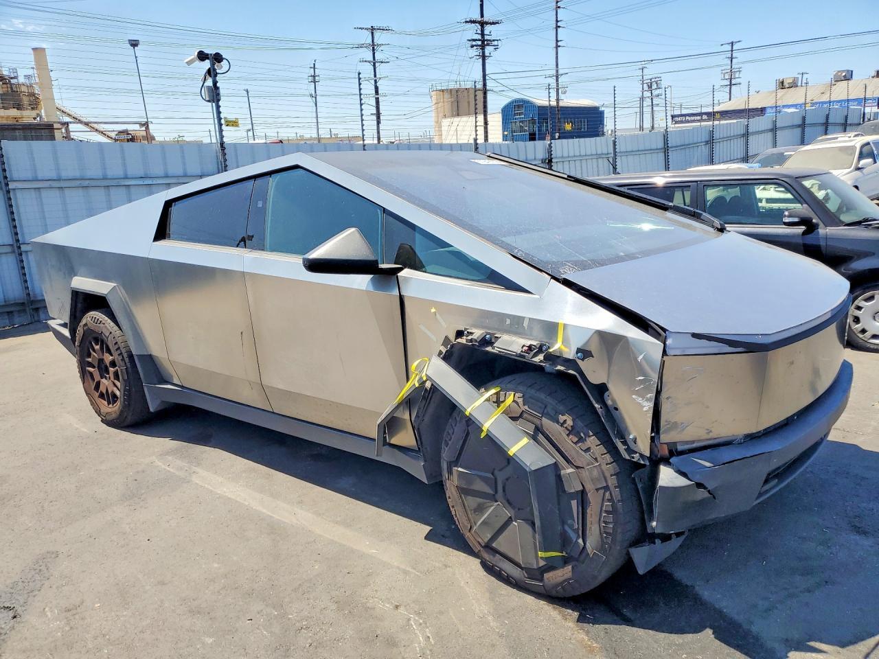 2024 Tesla Cybertruck - zdjęcie 4