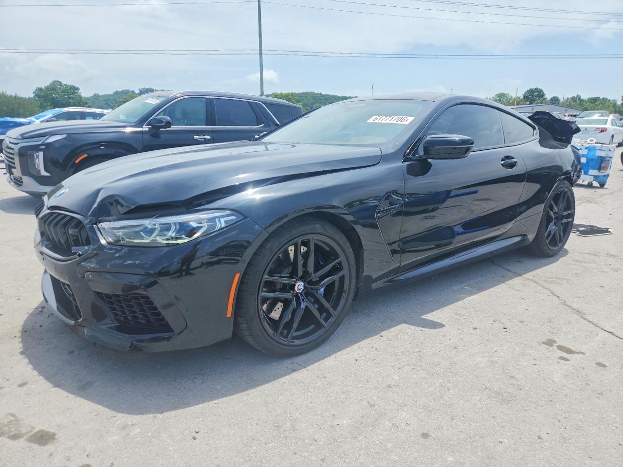 2020 BMW M8 - zdjęcie główne