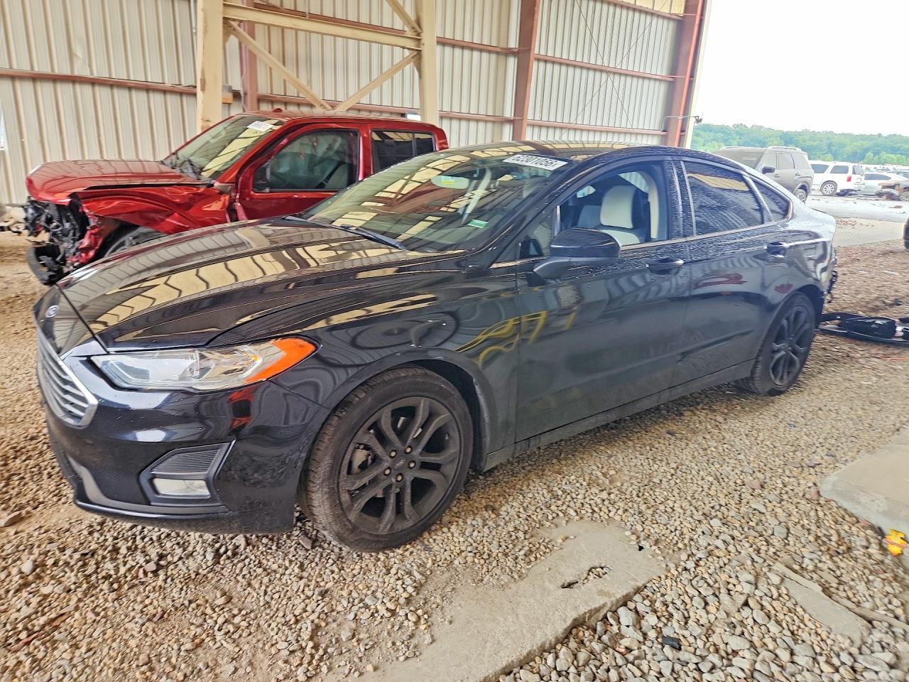 2020 Ford Fusion Se - zdjęcie główne