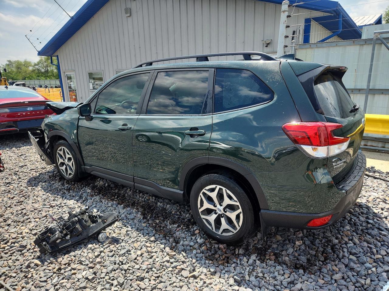 2023 Subaru Forester Premium - zdjęcie 2