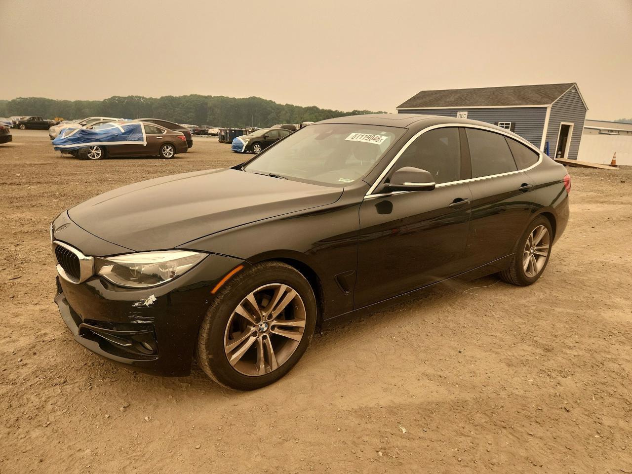 2017 BMW Seria 3 330i - zdjęcie główne