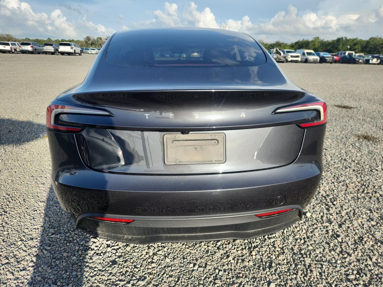 2025 Tesla Model 3 - zdjęcie 6