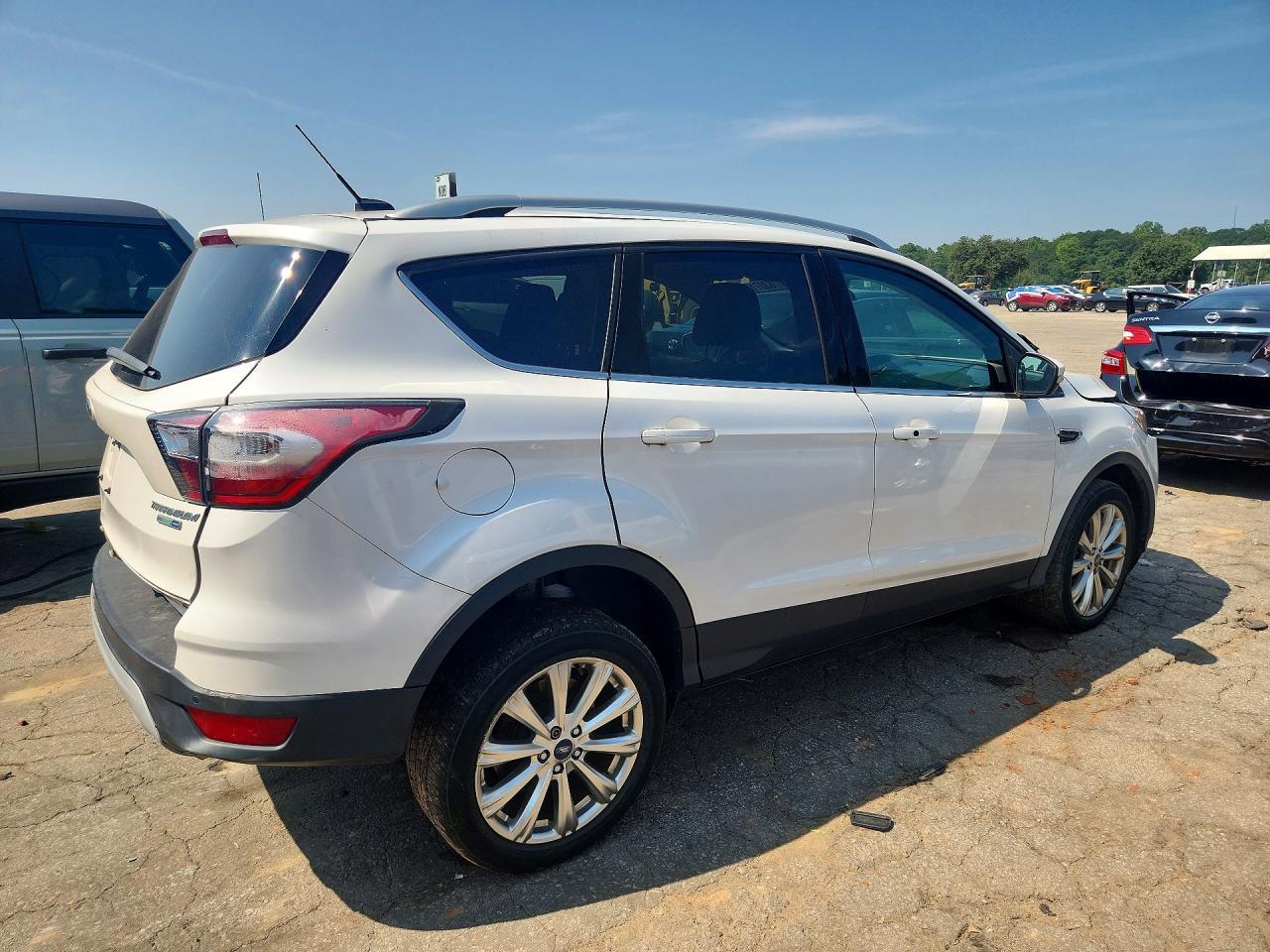 2017 Ford Escape Titanium - zdjęcie 3