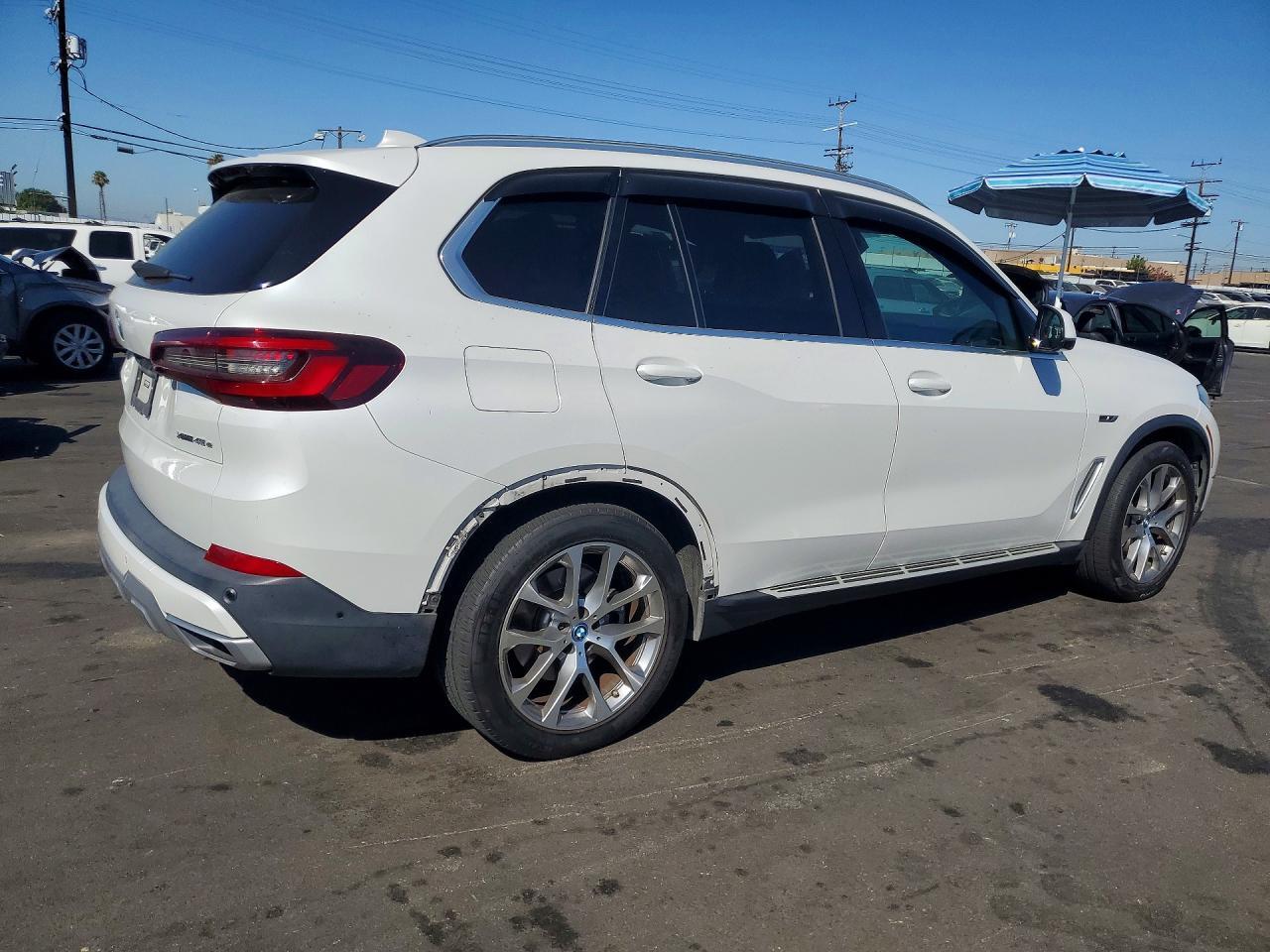 2022 BMW X5 xDrive45E - zdjęcie 3