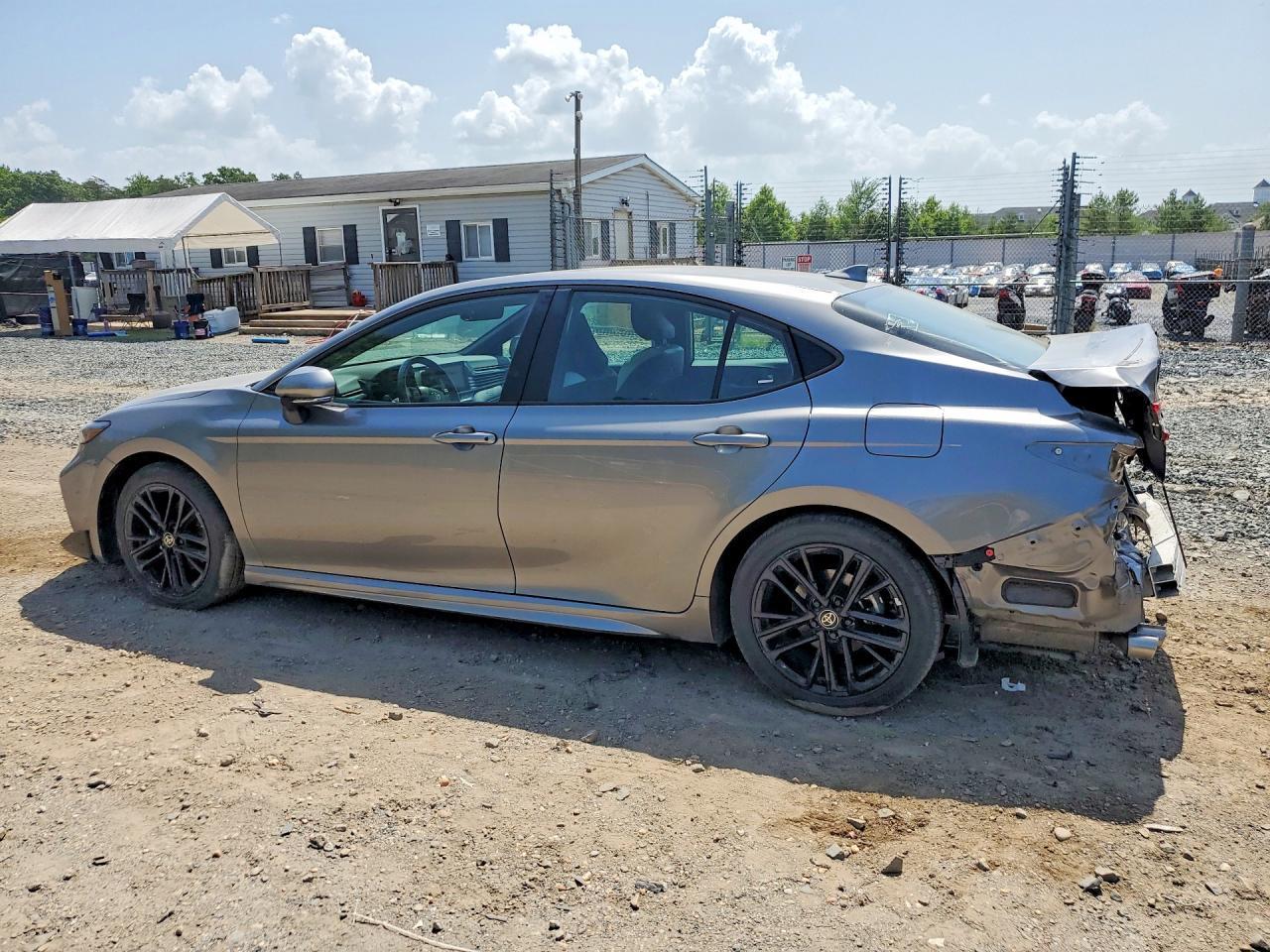 2025 Toyota Camry Se - zdjęcie 2