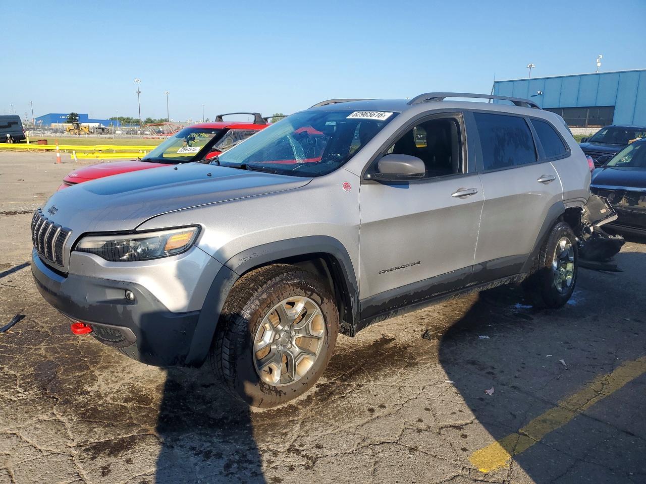 2019 Jeep Cherokee Trailhawk - zdjęcie główne