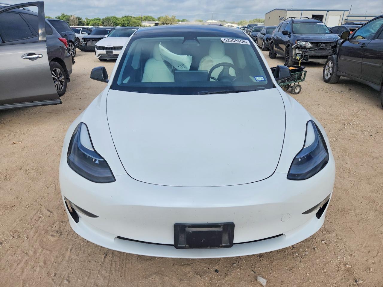2023 Tesla Model 3 - zdjęcie 5