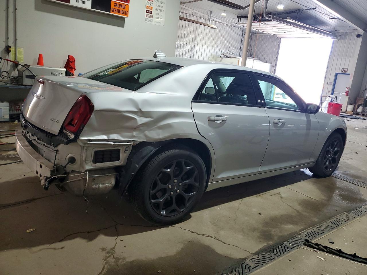 2020 Chrysler 300 Touring - zdjęcie 3