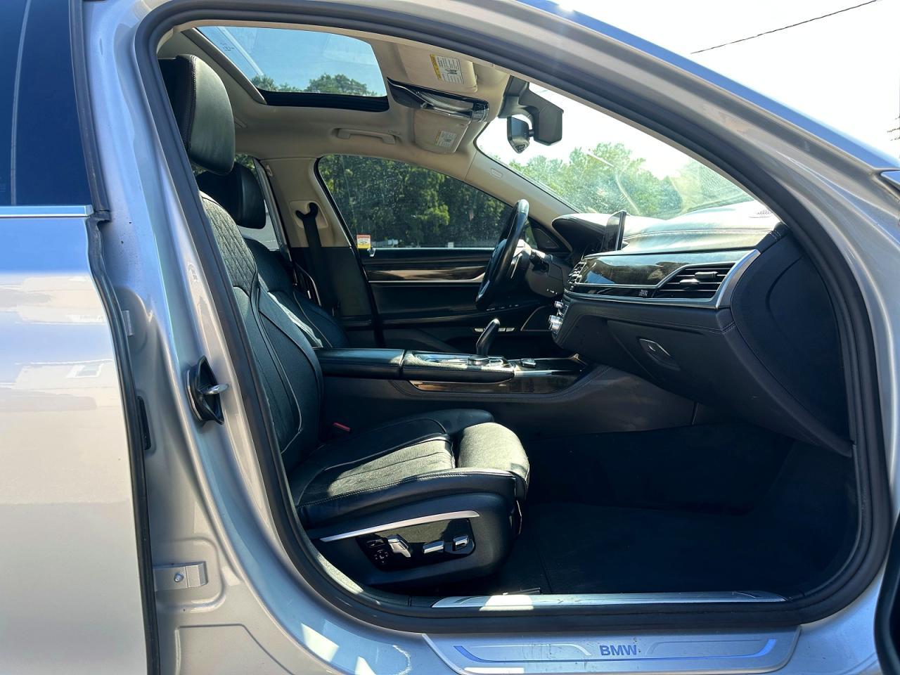 2016 BMW 750 Xi - zdjęcie 7