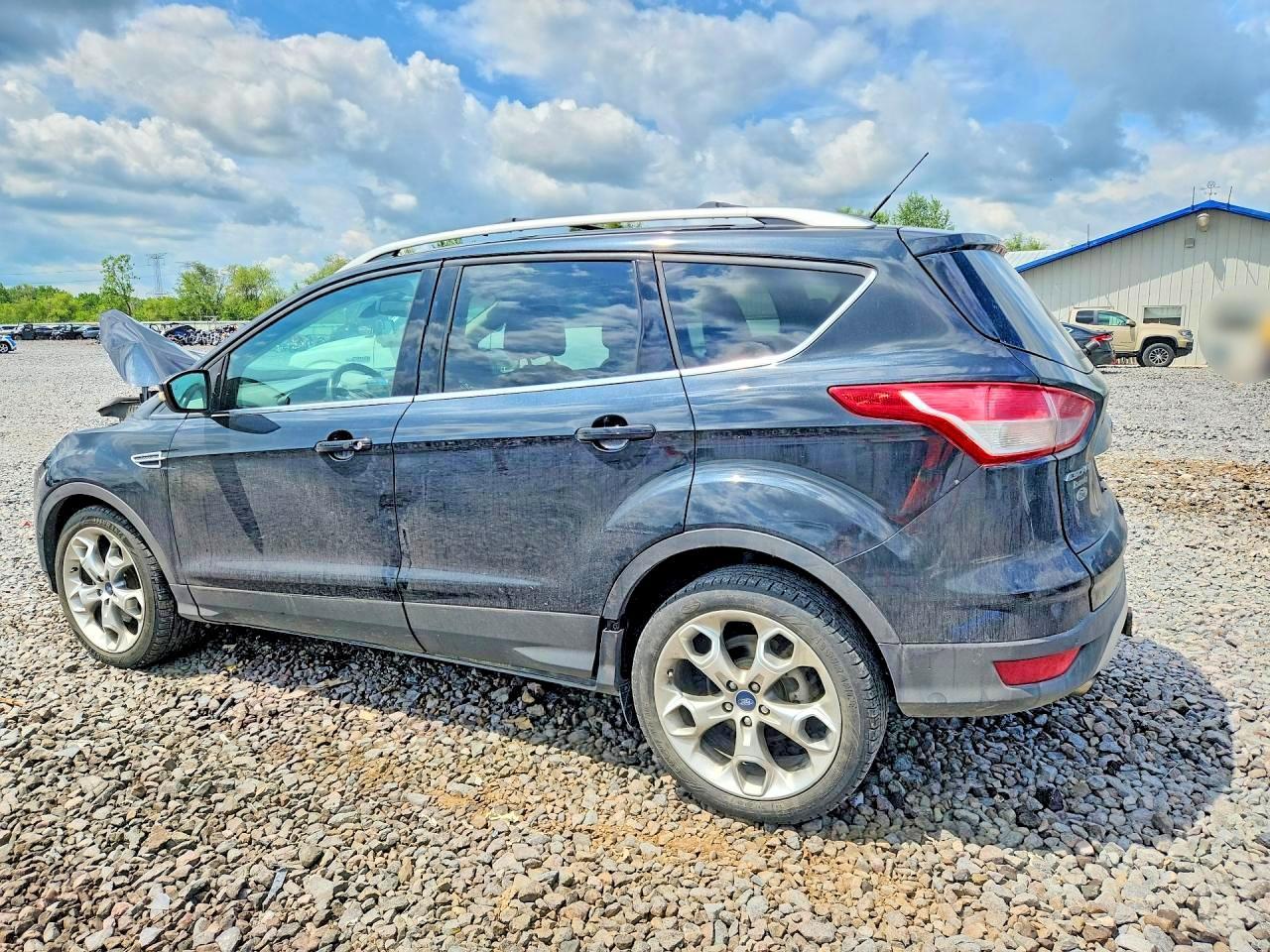 2014 Ford Escape Titanium - zdjęcie 2