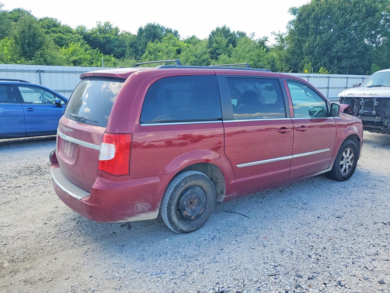 2013 Chrysler Town & Country Touring - zdjęcie 3
