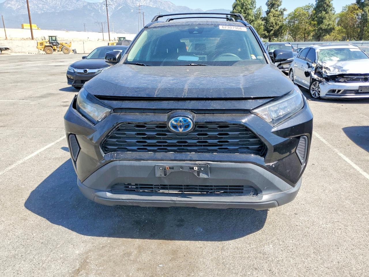 2021 Toyota Rav4 Le - zdjęcie 5