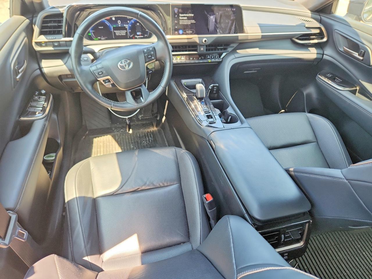 2025 Toyota Crown - zdjęcie 15