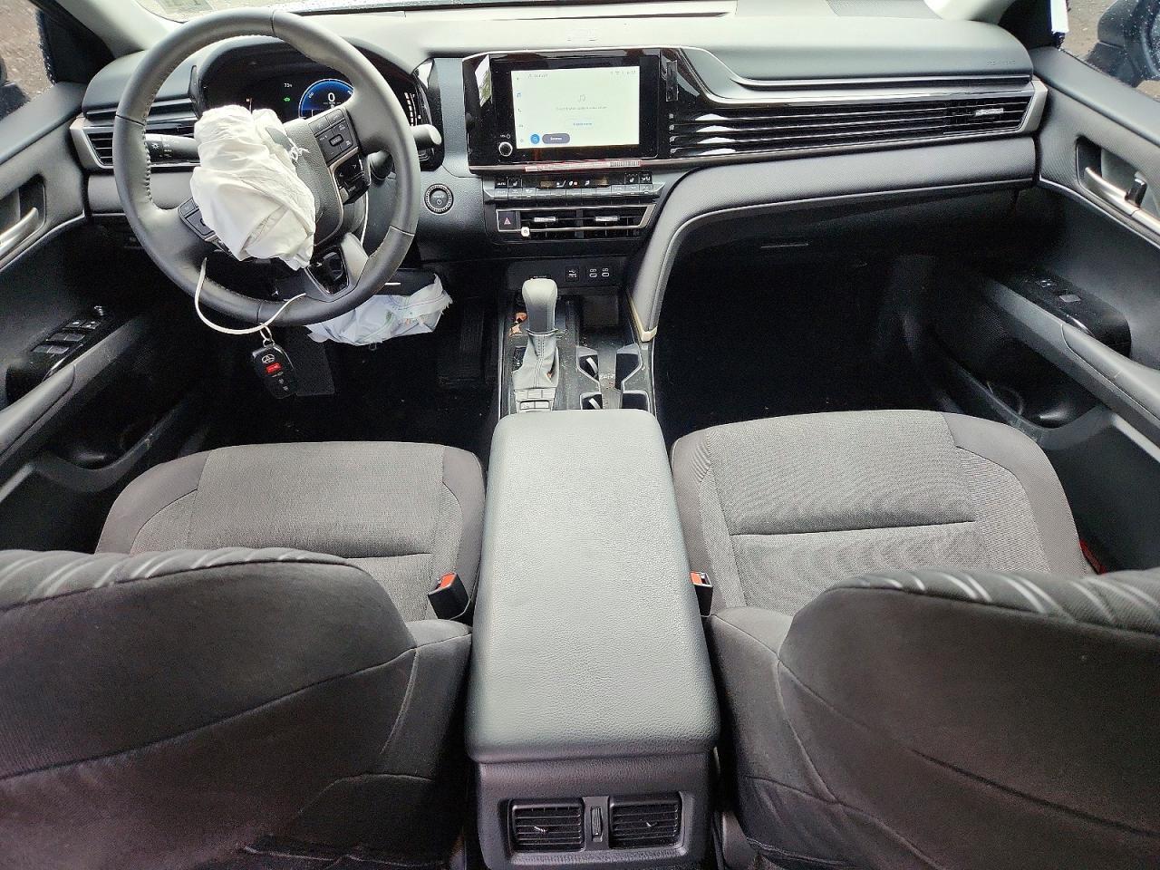 2026 Toyota Camry Le - zdjęcie 8