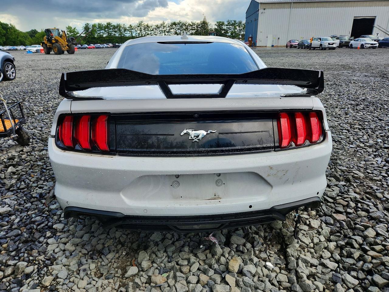 2021 Ford Mustang - zdjęcie 6