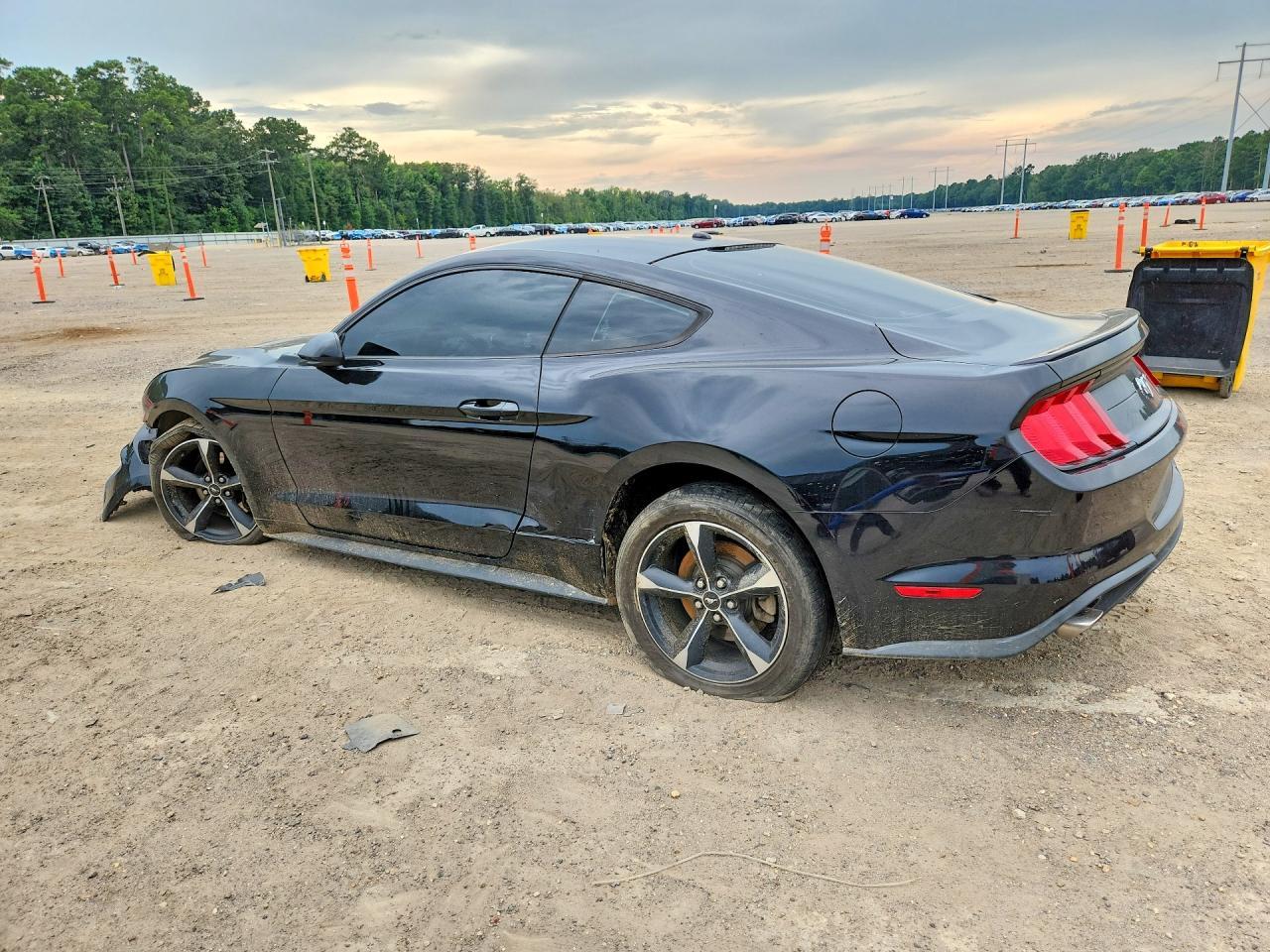 2018 Ford Mustang - zdjęcie 2