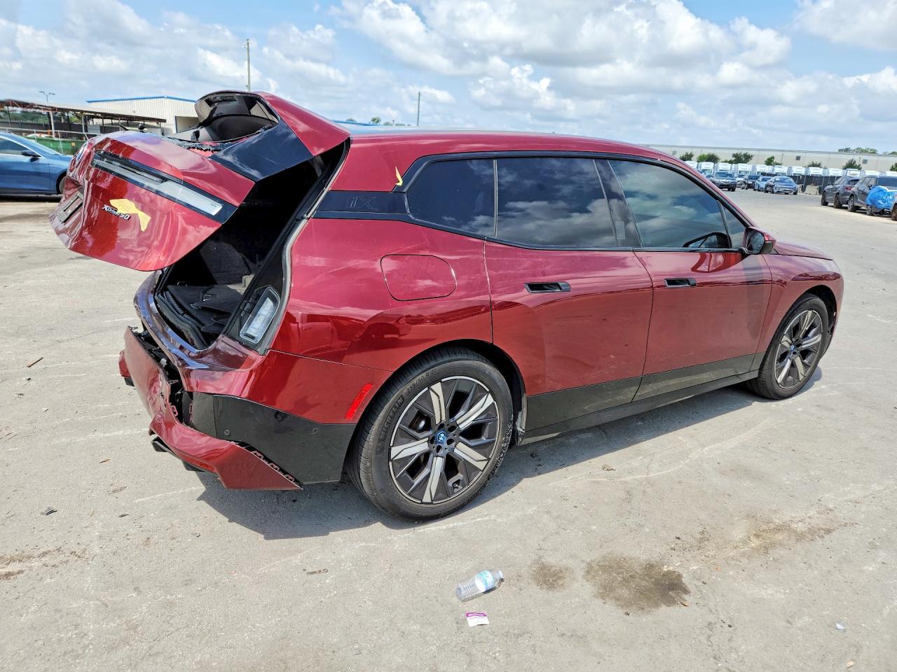 2022 BMW Ix xDrive50 - zdjęcie 3