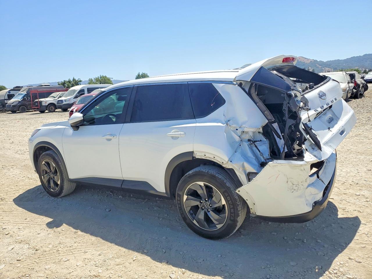 2024 Nissan Rogue Sv - zdjęcie 2