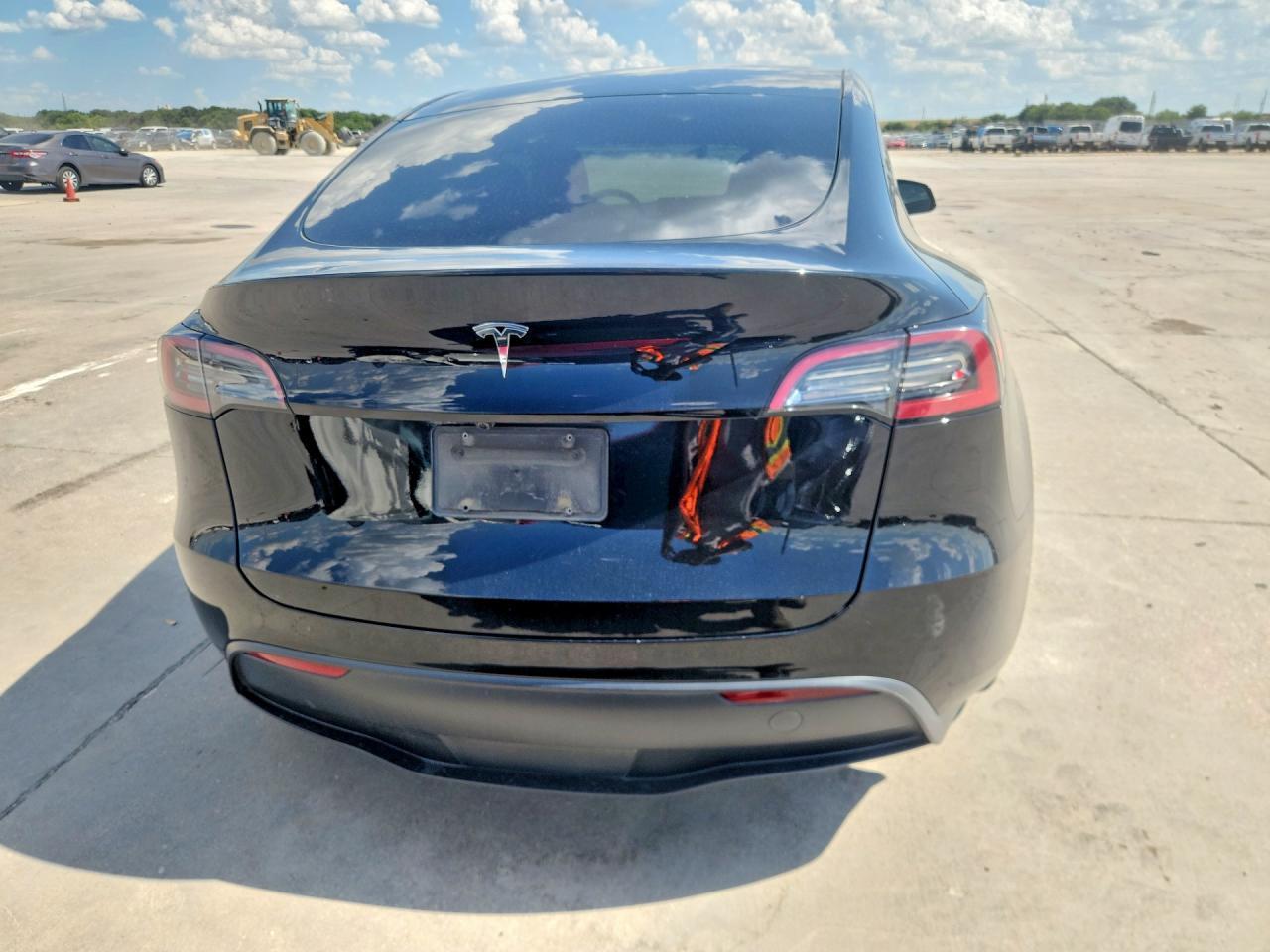 2025 Tesla Model Y - zdjęcie 6
