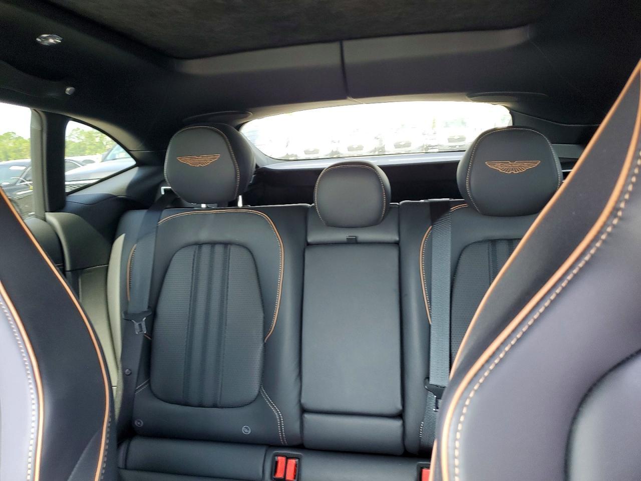2025 Aston Martin Dbx 707 - zdjęcie 10