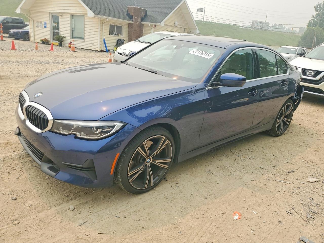 2020 BMW Seria 3 330i - zdjęcie główne