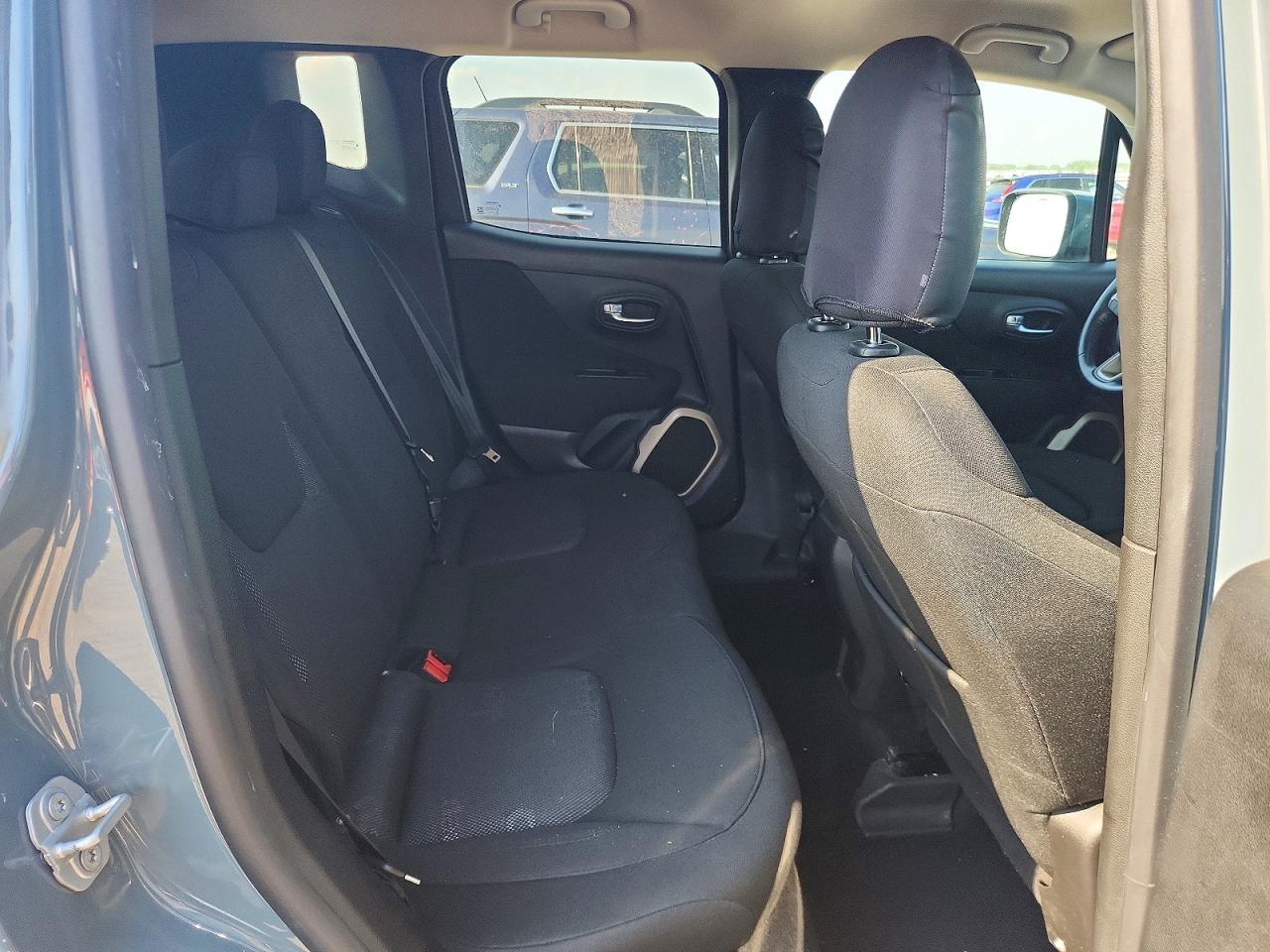 2017 Jeep Renegade Latitude - zdjęcie 10