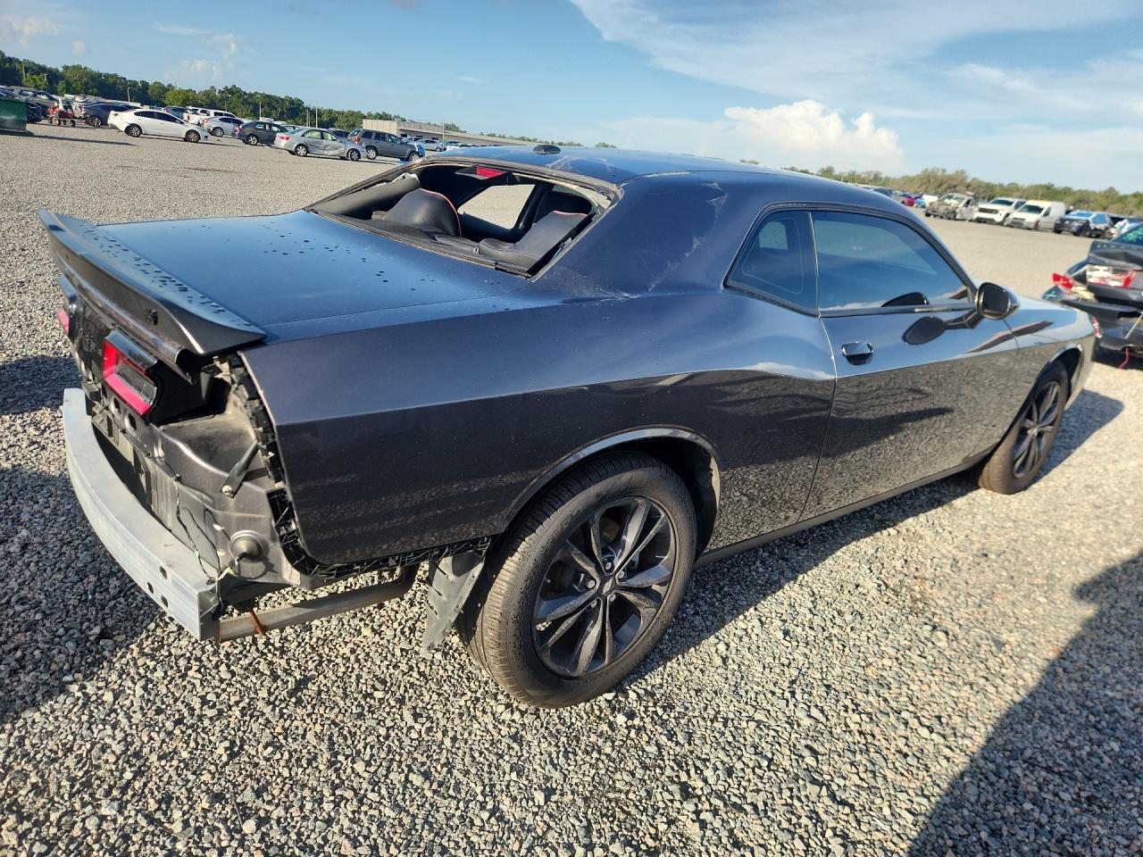 2022 Dodge Challenger Sxt - zdjęcie 3