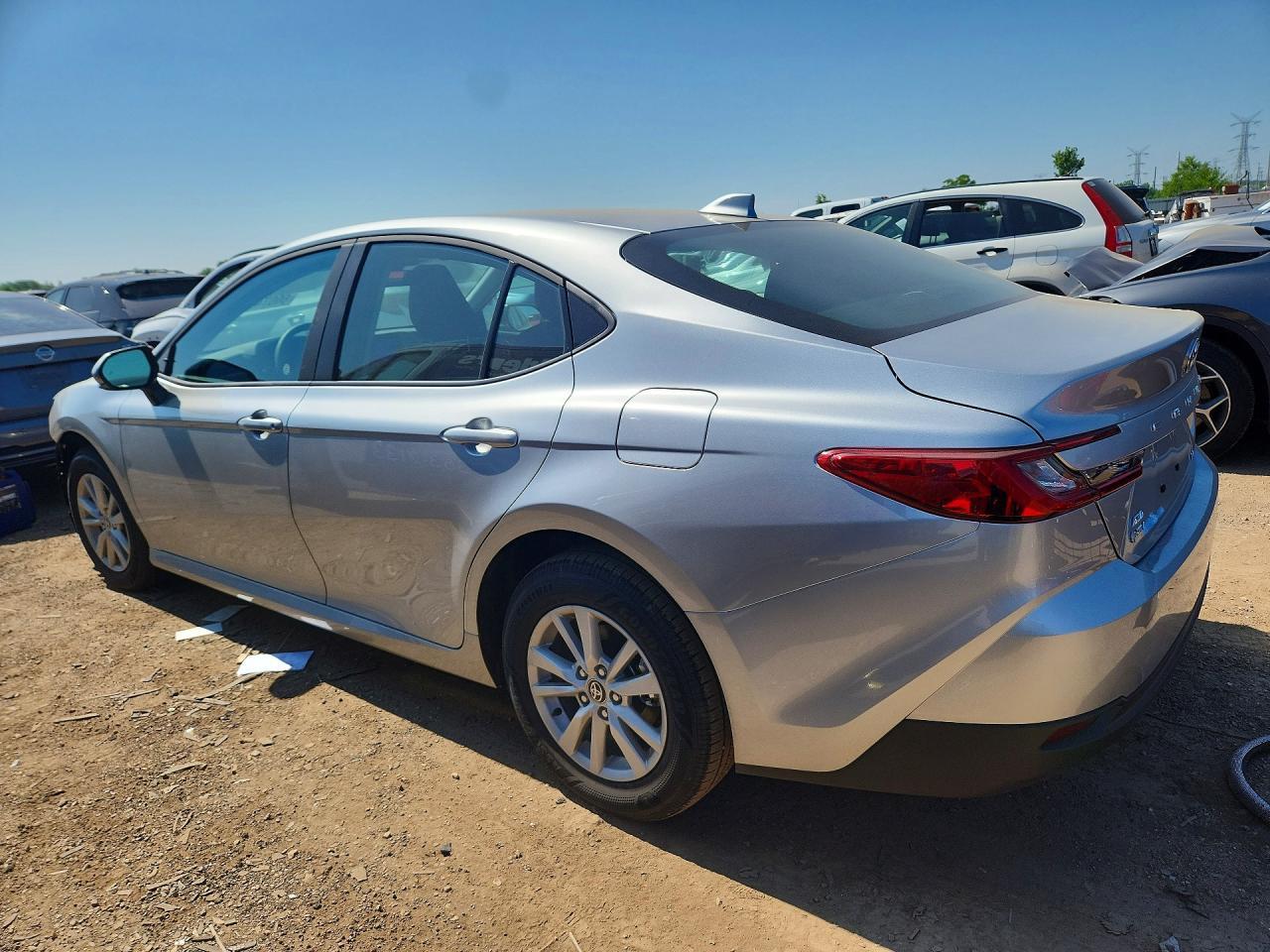 2026 Toyota Camry Le - zdjęcie 2